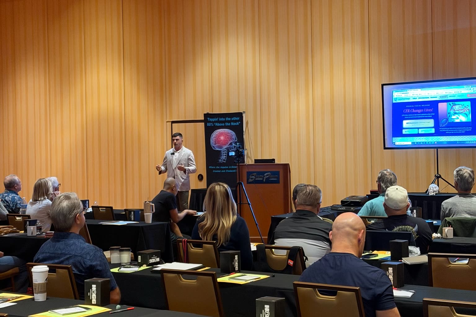 Jonathan Tomasian presenting to doctors at the CFR seminar in Las Vegas